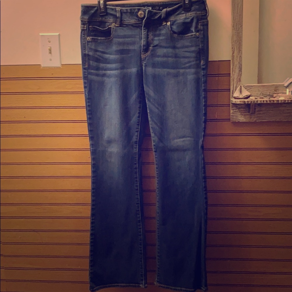 An American Eagle mid rise jean